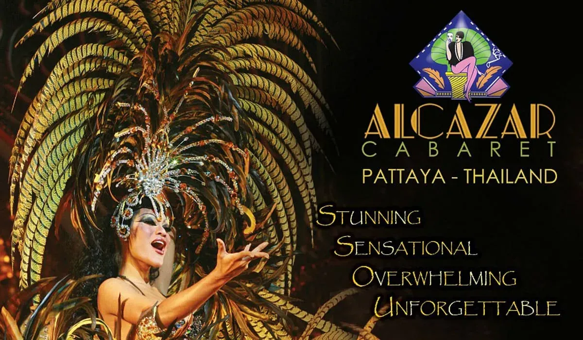 Экскурсия Альказар шоу — артист в перьевом головном уборе Alcazar Cabaret